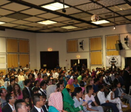 کنسرت و تقدیر از هنرمند
Konzert und Ehrung des Künstlers
Concert and honoring the artist